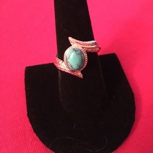 Pretty two tone feather ring